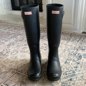 Hunter rain boots matte black size 8